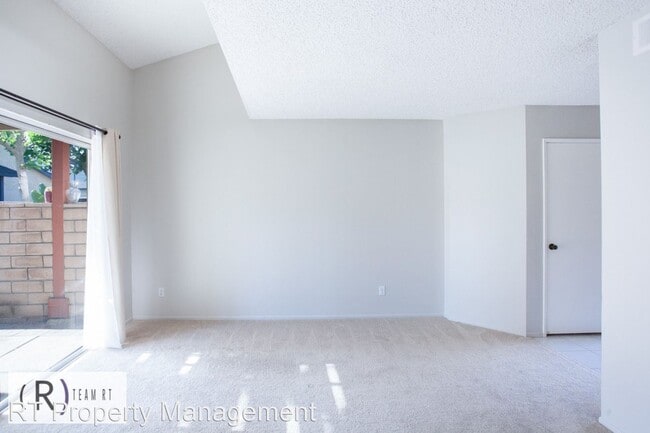 Building Photo - 2 br, 2.5 bath House - Cedar Pointe
