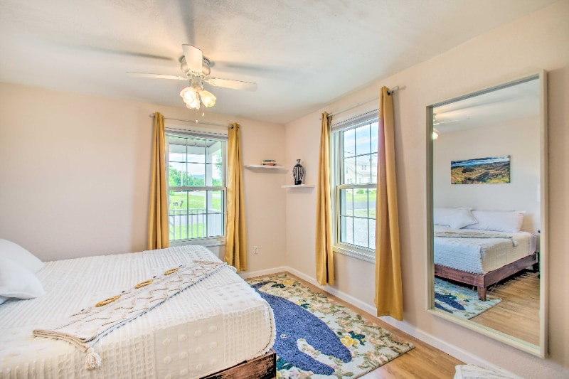 Building Photo - 703 10th St