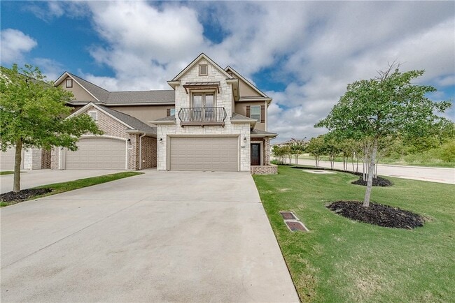 Building Photo - 1400 Cres Ridge Dr