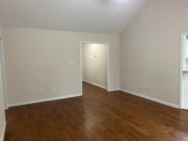 Building Photo - 707 Keyes Dr