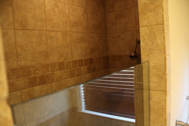 Building Photo - Executive Rental in Cypress Point S/D