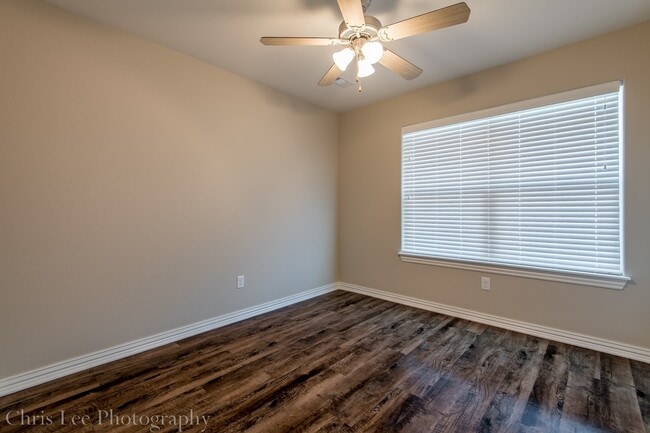 Building Photo - 3bed 2bath, LOADED w/Amenities near Stonebridge Meadows Country Club