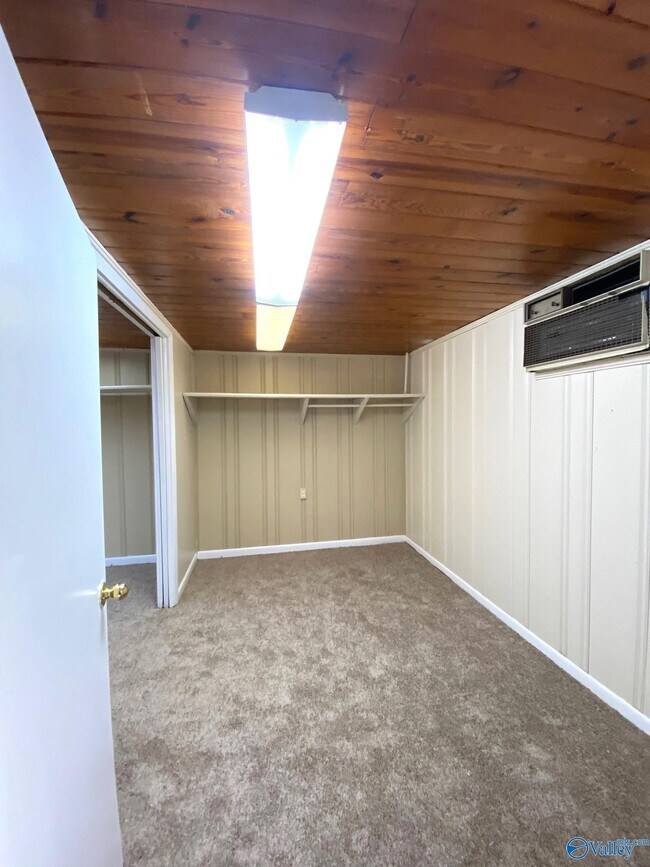 Building Photo - 6504 Whitesburg Dr