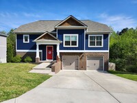 Building Photo - COMING IN MAY - 3 Bedroom 3 Bath home in N...