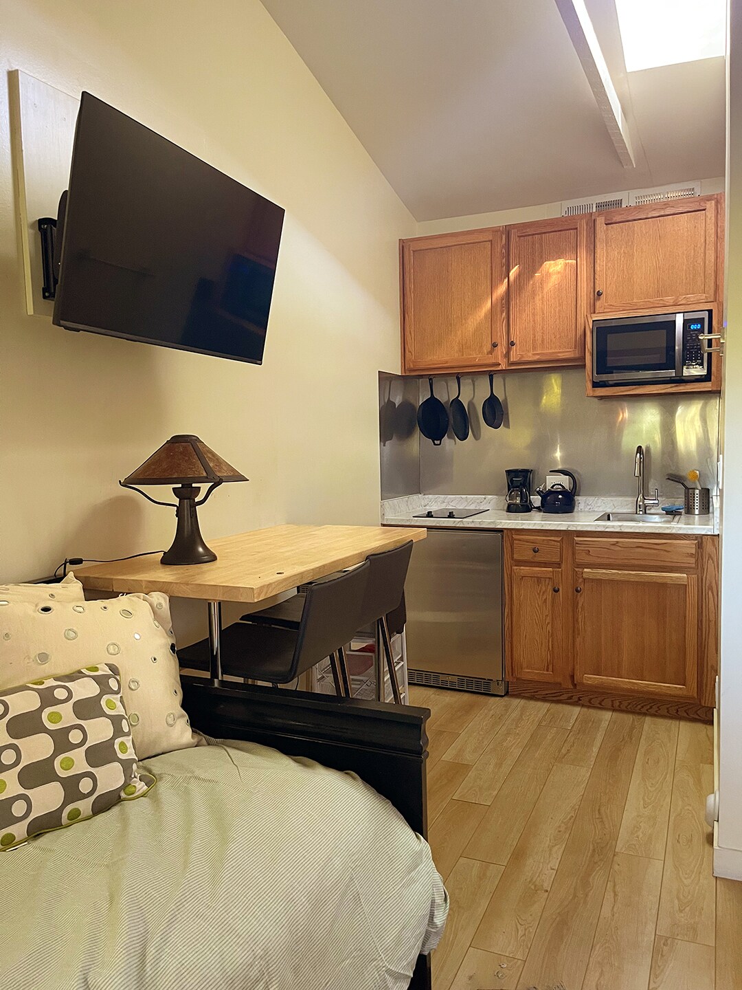 Building Photo - 3355 Reta St