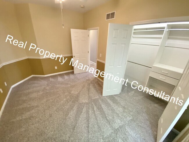 Building Photo - $1000 Move In Incentive on Lake Winnebago 3 Bedroom Home