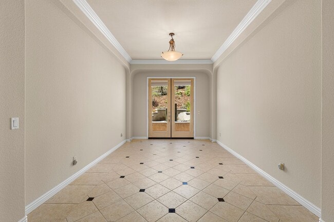 Building Photo - Elegant 5-Bedroom Carmel Valley Home with ...