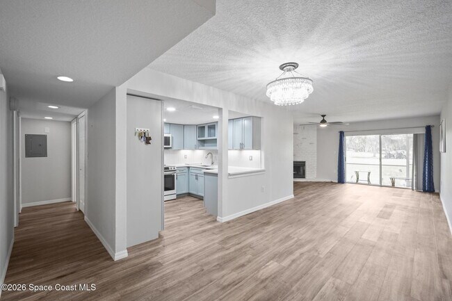 Building Photo - 1600 Woodland Dr