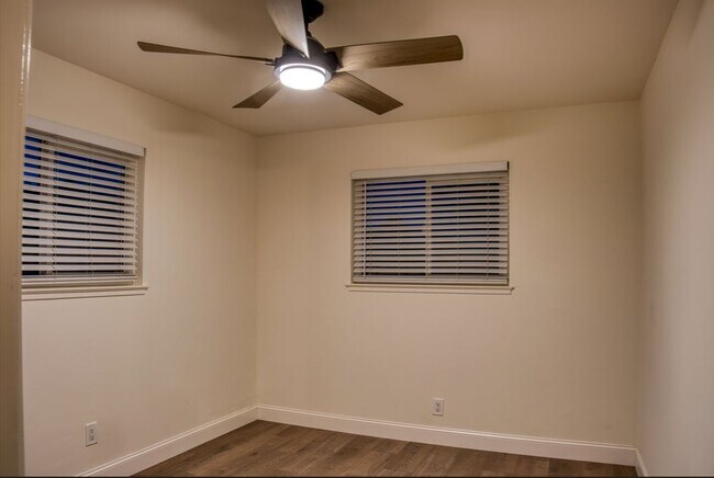 Building Photo - 1009 E Alexander Ave