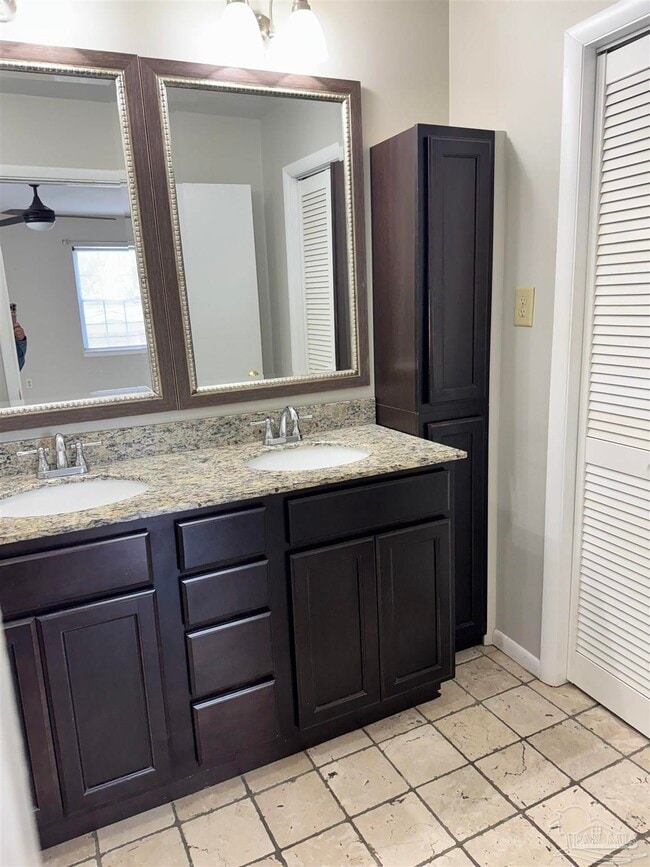 Building Photo - 117 S Sunset Blvd