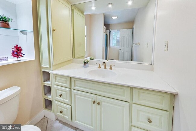 Building Photo - 806 Hope Ct
