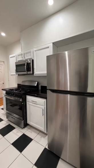 Building Photo - 422 N Spaulding Ave