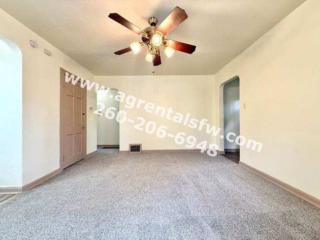Building Photo - 3 Bedroom House
