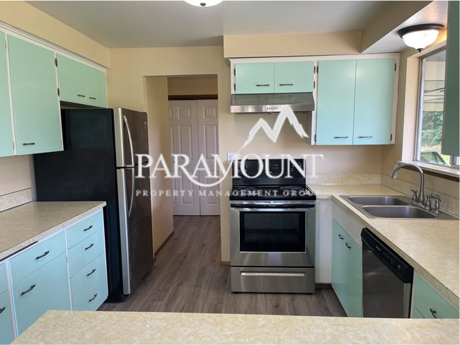 Building Photo - Tucked Away Upper 2 Bedroom Duplex in Port Orchard