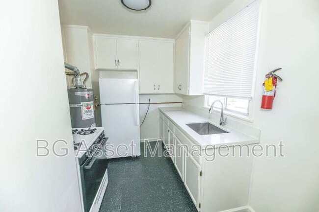 Building Photo - 1415 Visalia Ave