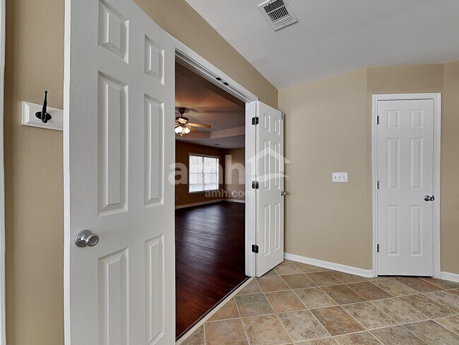 Building Photo - 5715 Oxborough Way