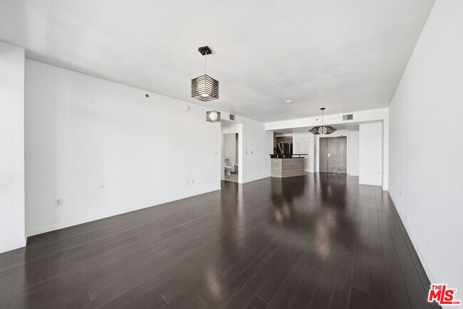 Building Photo - 3785 Wilshire Blvd