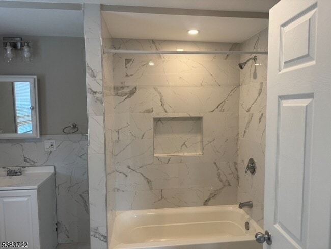 Building Photo - 375 Tower St