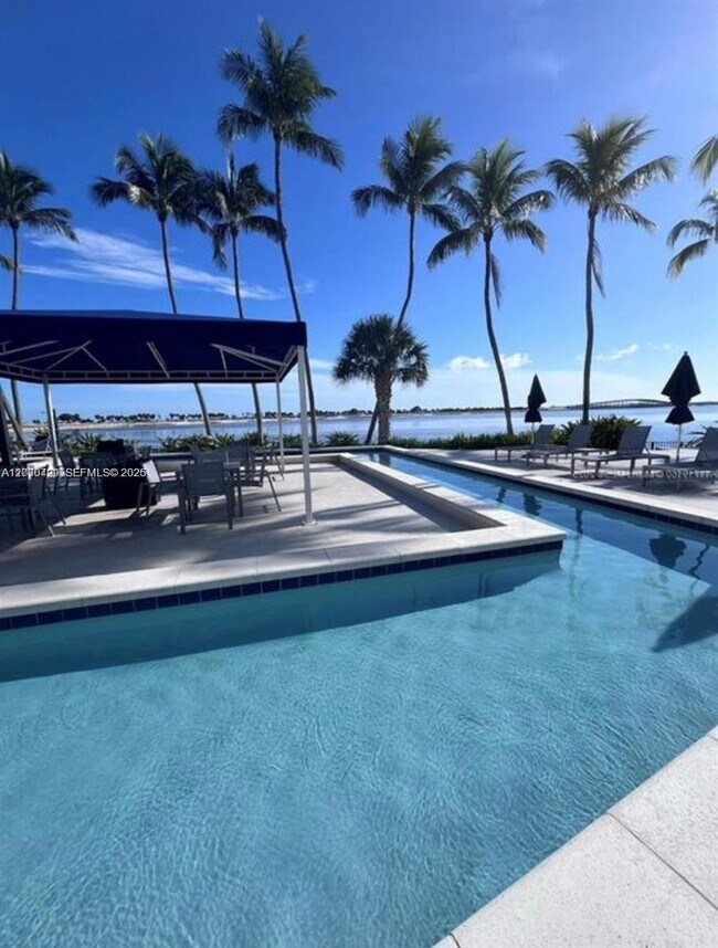 Building Photo - 2333 Brickell Ave