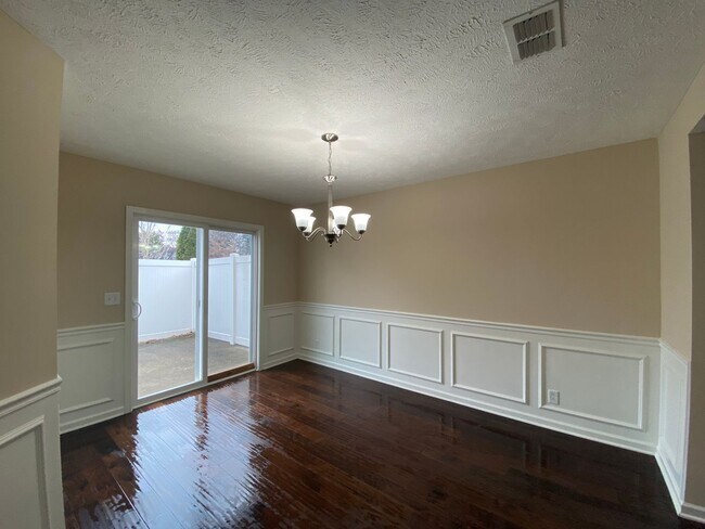 Building Photo - The Villas at Evergreen Farms / 3 Bedroom / 3 Bathroom / Fenced Patio / 1 car garage