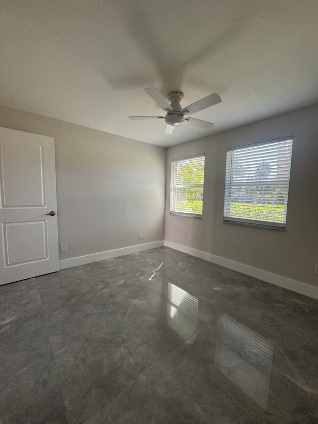 Building Photo - 637 12th Ave S