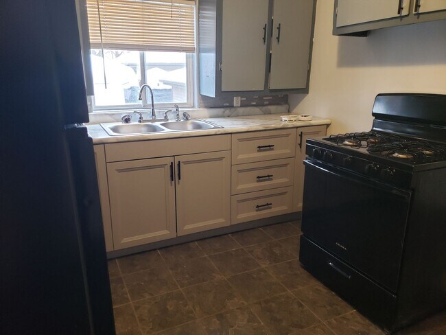 Building Photo - 1728s88tM