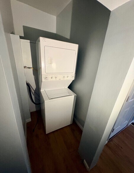 Building Photo - 9752 S Avenue J