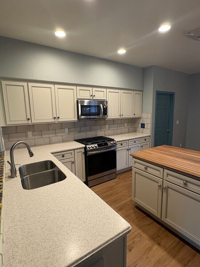 Building Photo - 110 E Bighorn Ct