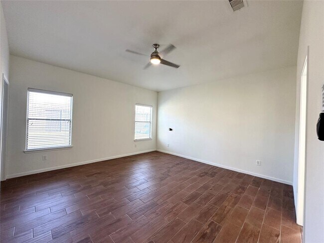 Building Photo - 23702 N Newport Bend