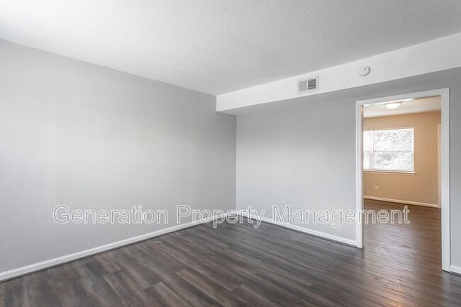 Building Photo - 44 St Victors Ln