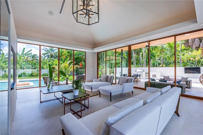 Building Photo - 864 NE 84th St