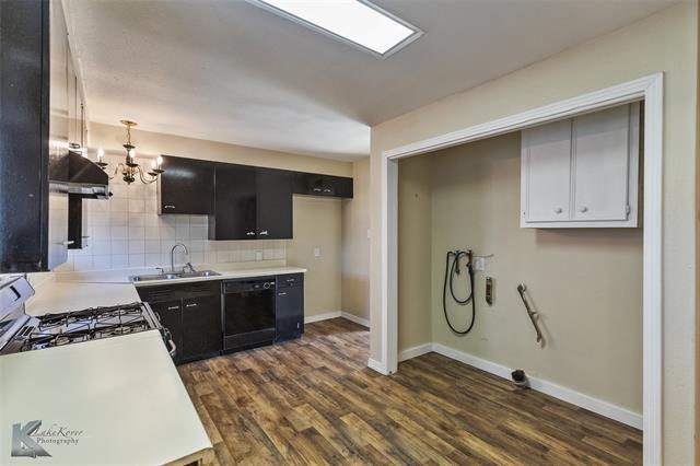 Building Photo - 4042 Benbrook St