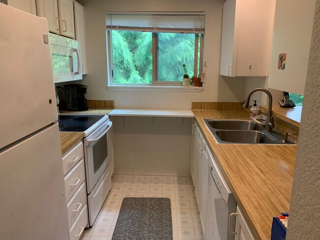 kitchen - 8112 145th Ct NE