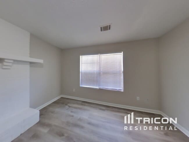 Building Photo - 5708 St Thomas Dr