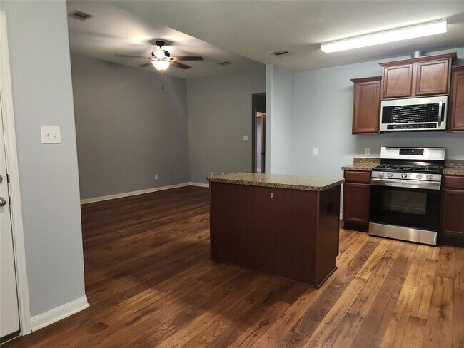 Building Photo - 303 Pine Mist Ln