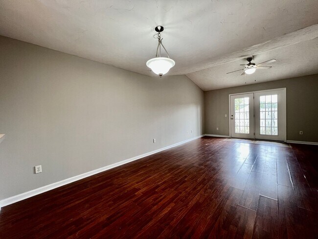 Building Photo - 3 bedroom 2 bath townhome in Towne Park