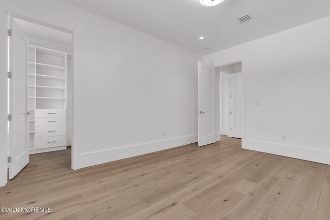 Building Photo - 497 Norwood Ave