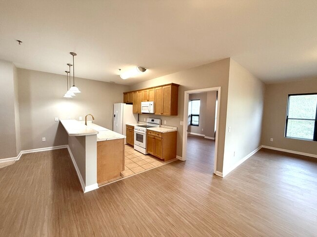 Building Photo - 202 S Main St