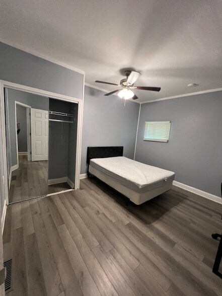 Building Photo - 215 Cherry St