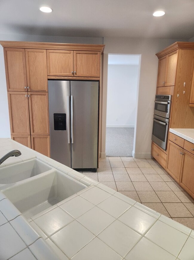 Building Photo - Great Santa Rosa Neighborhood 3 Bedroom, 2.5 Bathrooms