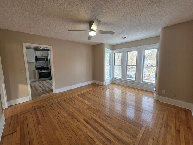 Building Photo - 184 King St