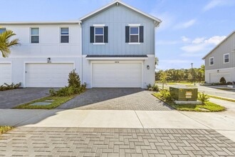 Building Photo - 4404 Longwood Lk Sq