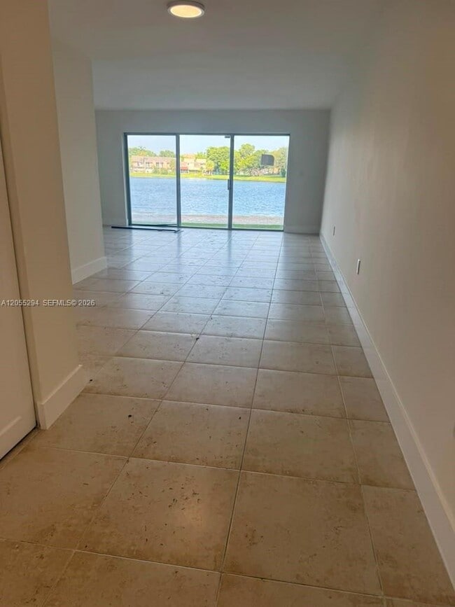 Building Photo - 9351 Fontainebleau Blvd