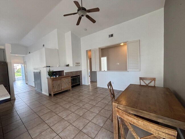 Building Photo - 1012 Freshwater Ct