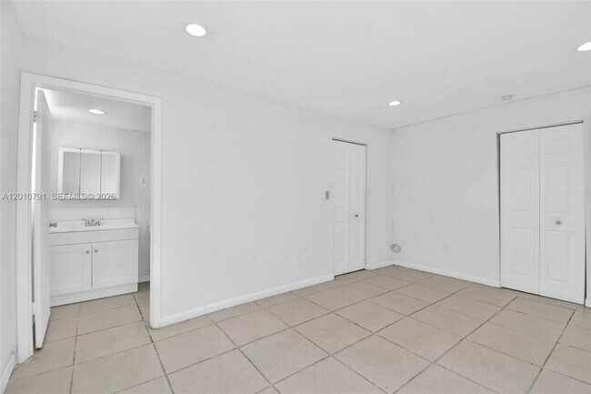Building Photo - 618 Euclid Ave