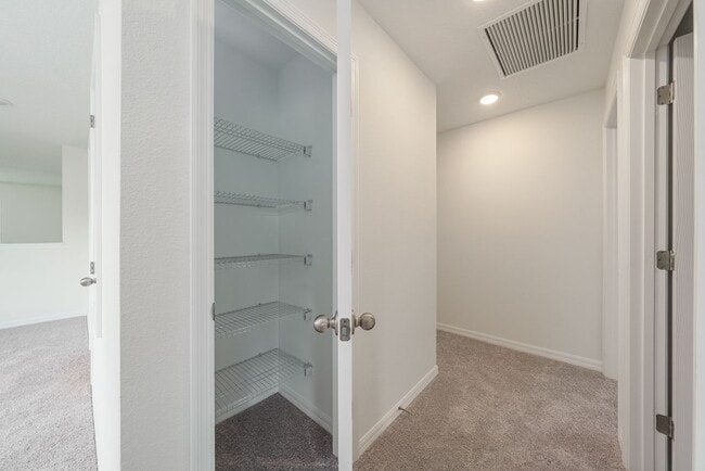 Building Photo - 4/3.5 with a loft in Longwood!