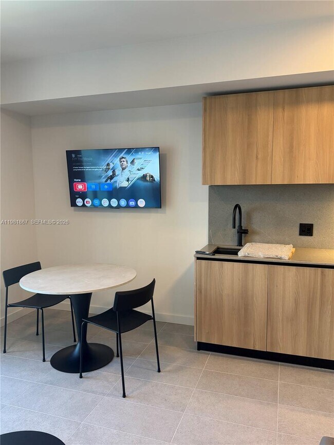 Building Photo - 121 NE 5th St