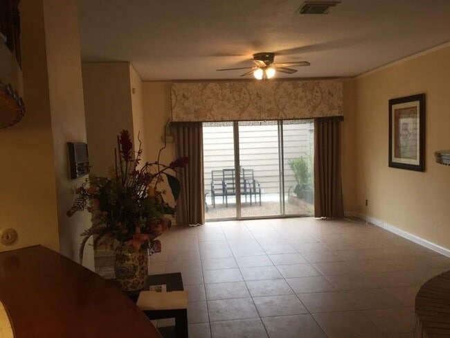 Building Photo - 10728 Briar Forest Dr