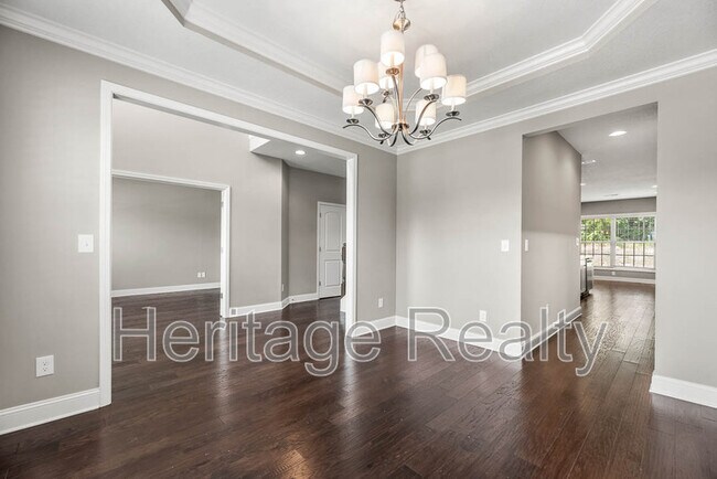 Building Photo - 925 Brookwood Ln