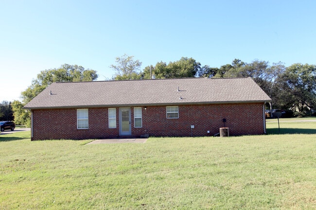 Building Photo - 546 Carter Ln